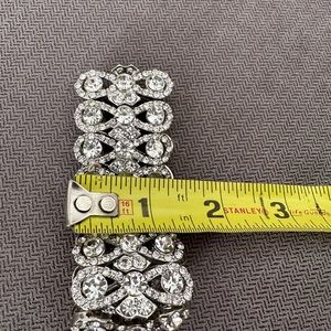 Rhinestone stretchable bracelet